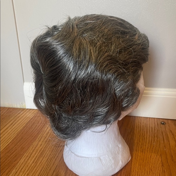 Short Straight Grey Hair Wig - Picture 3 of 9